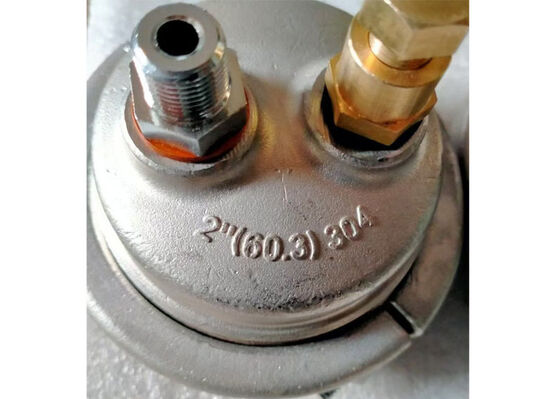 Универсальные пластиковые заглушки для труб, предлагающие надежные решения для герметизации полиэтиленовых труб с использованием силиконовых колец и металлических систем закрытия.